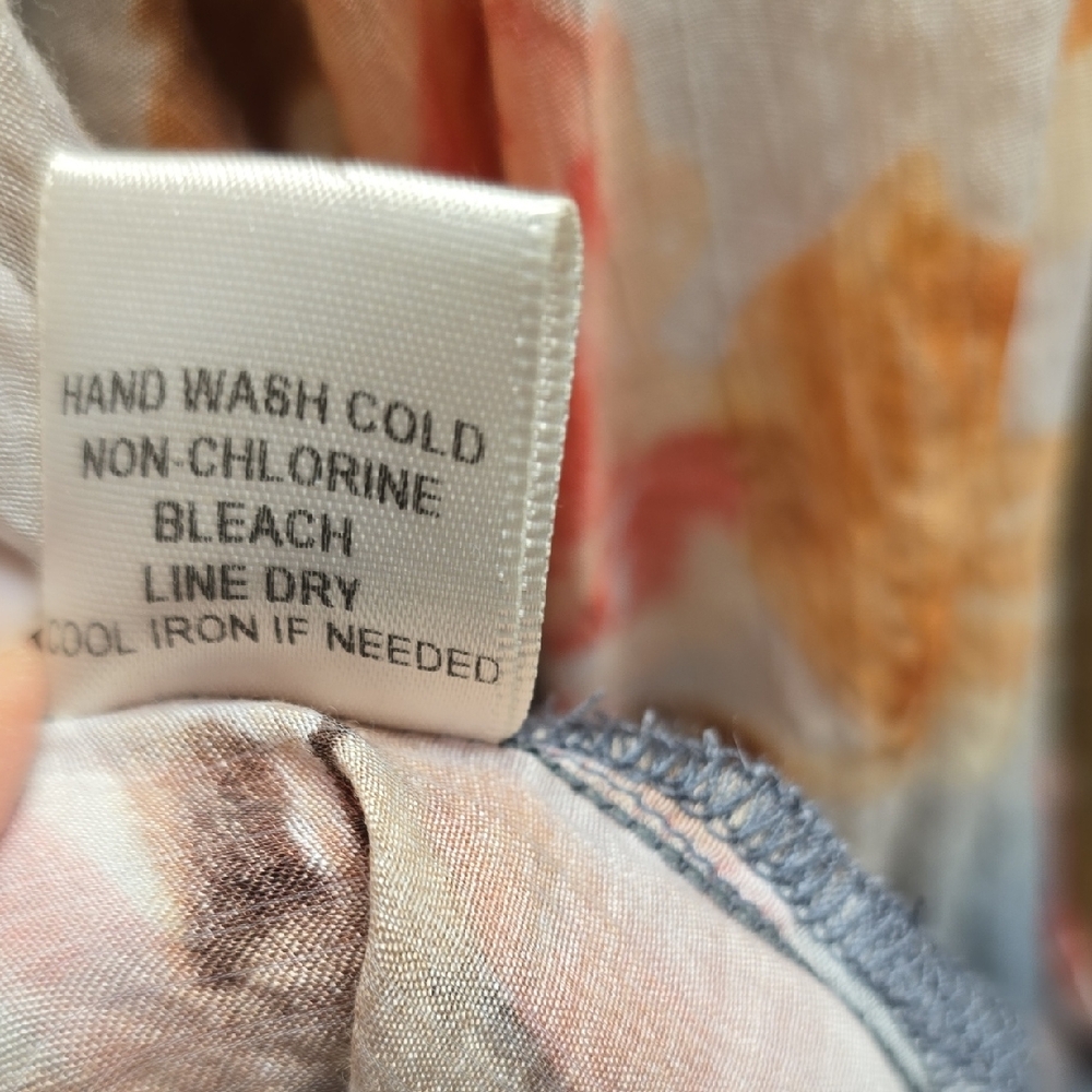 Floral Button-Down Women's Top NWT - image 7